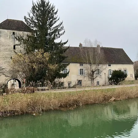 ベッド・アンド・ブレックファスト Castel Sur Nenon Jura